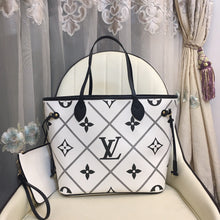 Cargar imagen en el visor de la galería, LV Large Monogramed Neverfull
