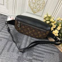 Cargar imagen en el visor de la galería, LV Discovery Bumbag Medium Classic Monogram
