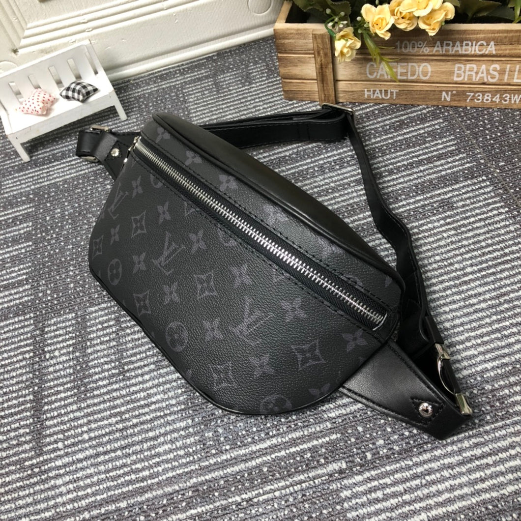 LV Discovery Bumbag Medium Classic Monogram