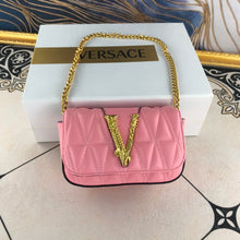 Cargar imagen en el visor de la galería, Virtus Quilted Evening Bag
