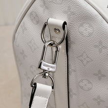 Cargar imagen en el visor de la galería, LV Keepal Bandouliere 45 Bag
